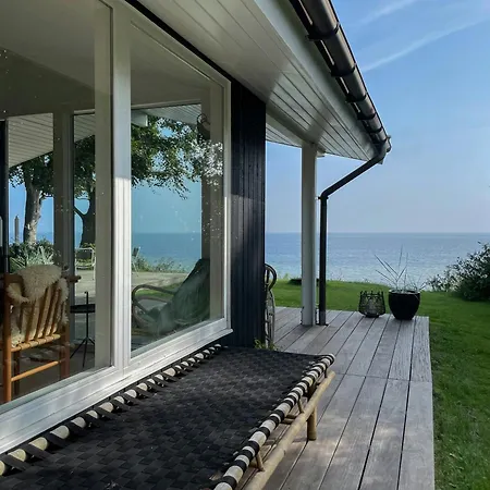 True Atmosphere With Sea View And Σπίτι διακοπών Idestrup