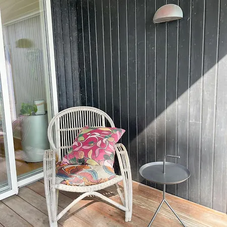 True Atmosphere With Sea View And Feriehus *
